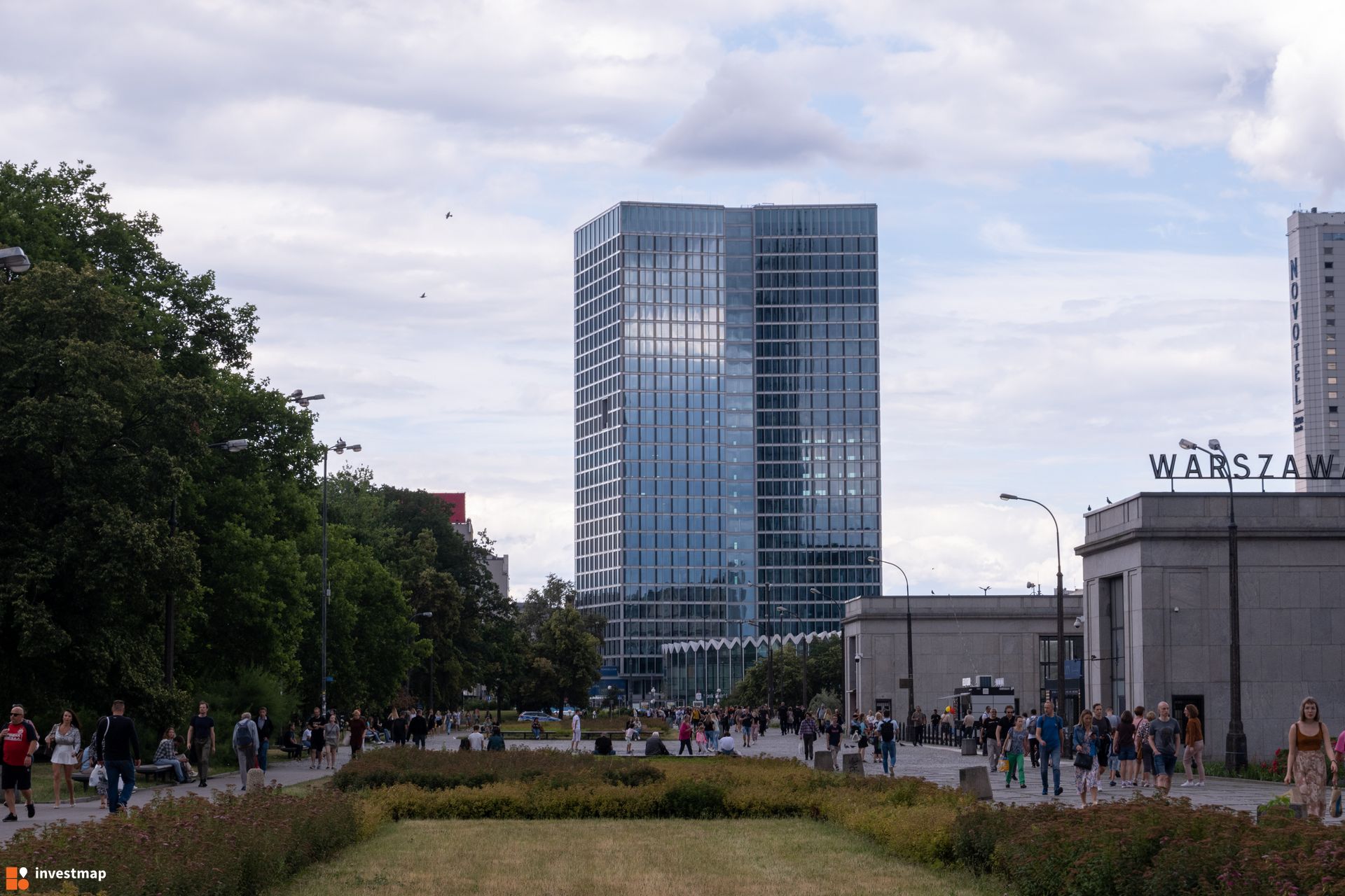 95-metrowy biurowiec Widok Towers w pełni wynajęty