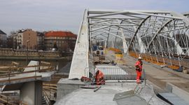 W Krakowie postępują prace przy budowie kładki Grzegórzki-Zabłocie [ZDJĘCIA]