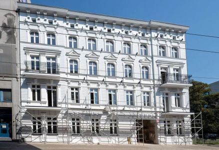 Kolejna zabytkowa kamienica w Śródmieściu Łodzi odzyskała dawny blask [ZDJĘCIA]