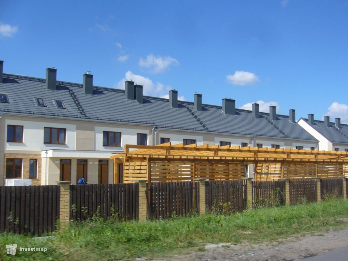 Zdjęcie [Radomierzyce] Osiedle domów "Lawendowe Niebo" fot. Orzech 