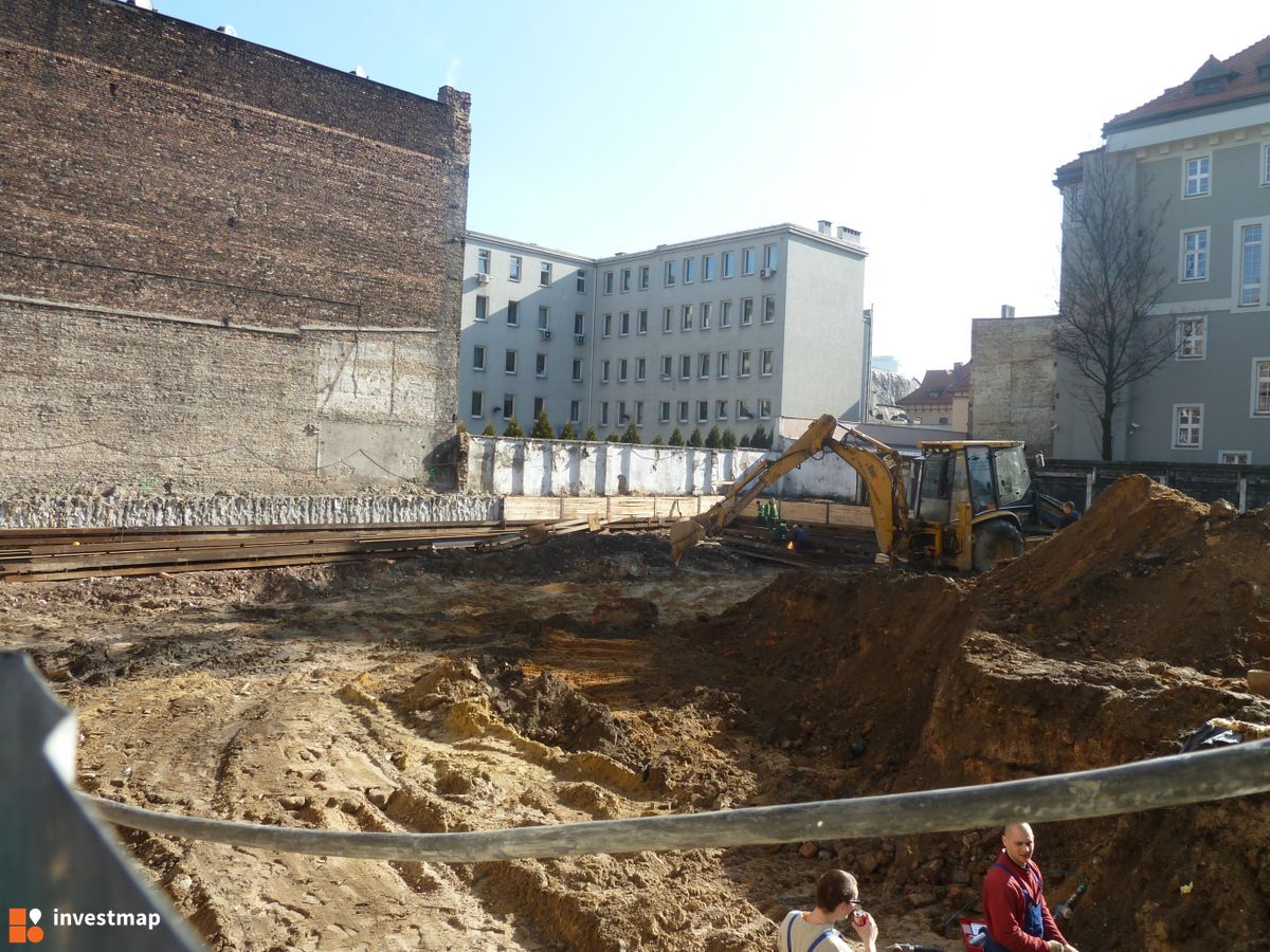 Zdjęcie [Katowice] Budynek wielorodzinny z usługami, ul. Opolska fot. Lukander 