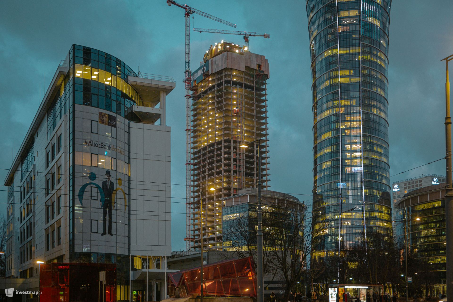 W Warszawie postępują prace na budowie nowego, 174-metrowego wieżowca The Bridge 