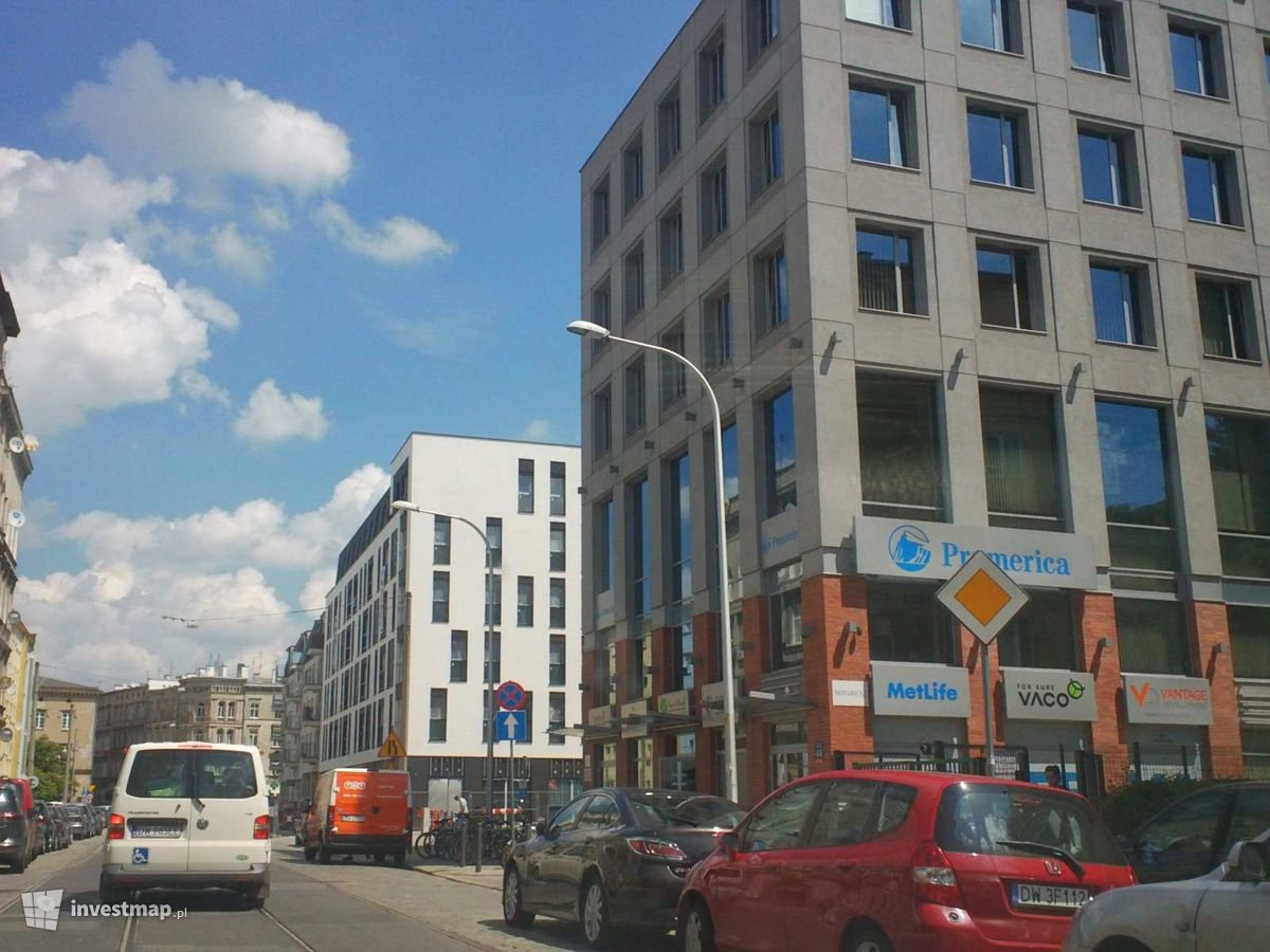 Zdjęcie [Wrocław] Budynek apartamentowo-biurowy, ul. Dąbrowskiego 40 fot. Orzech 