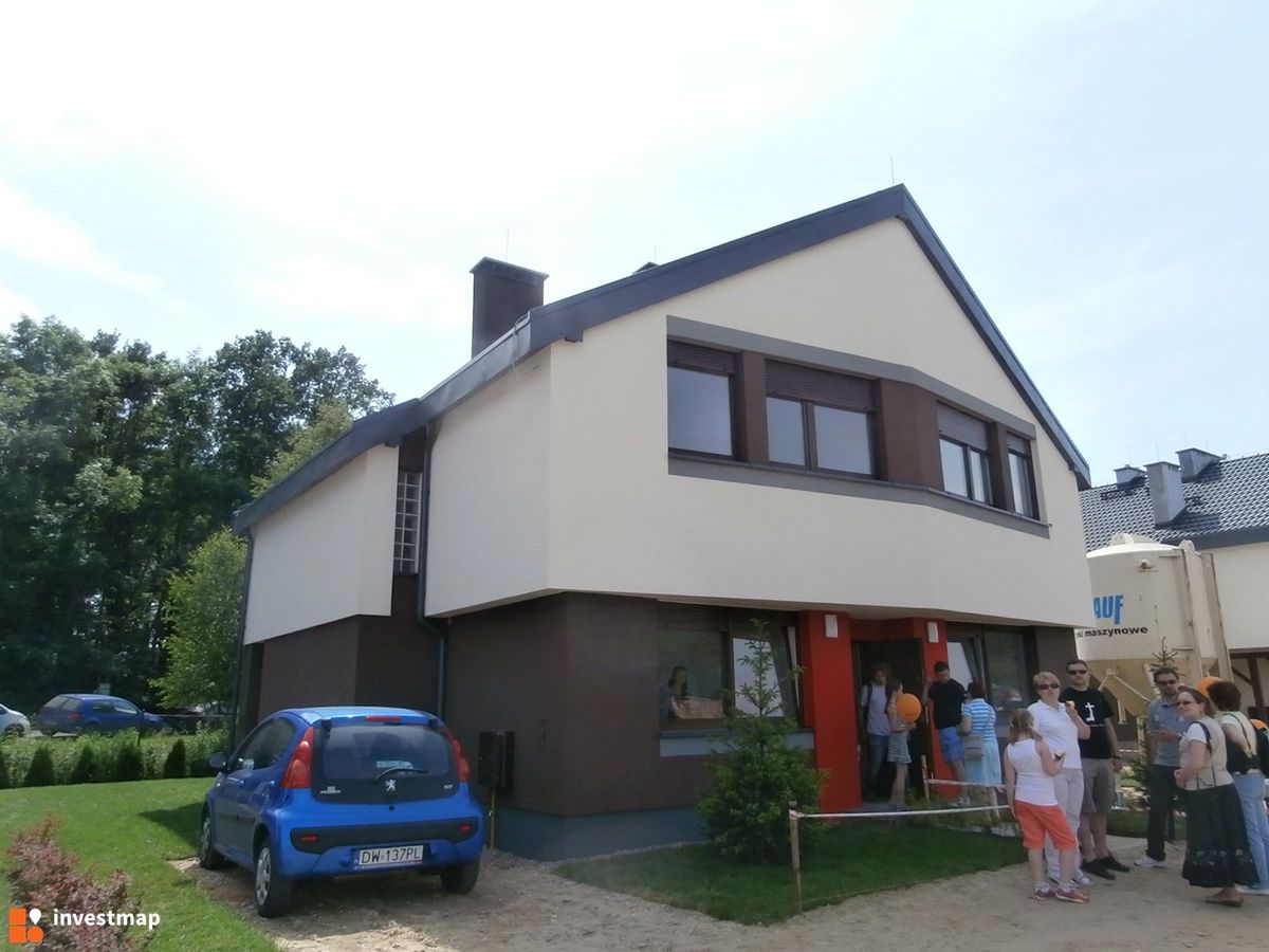 Zdjęcie [Wrocław] Osiedle domów jednorodzinnych "Willa ToTu!" fot. Jan Augustynowski