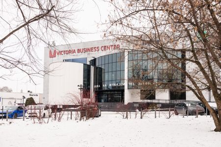 Wyburzone zostanie dawne centrum handlowe, a potem biurowiec Victoria Business Center [ZDJĘCIA+WIZUALIZACJE]