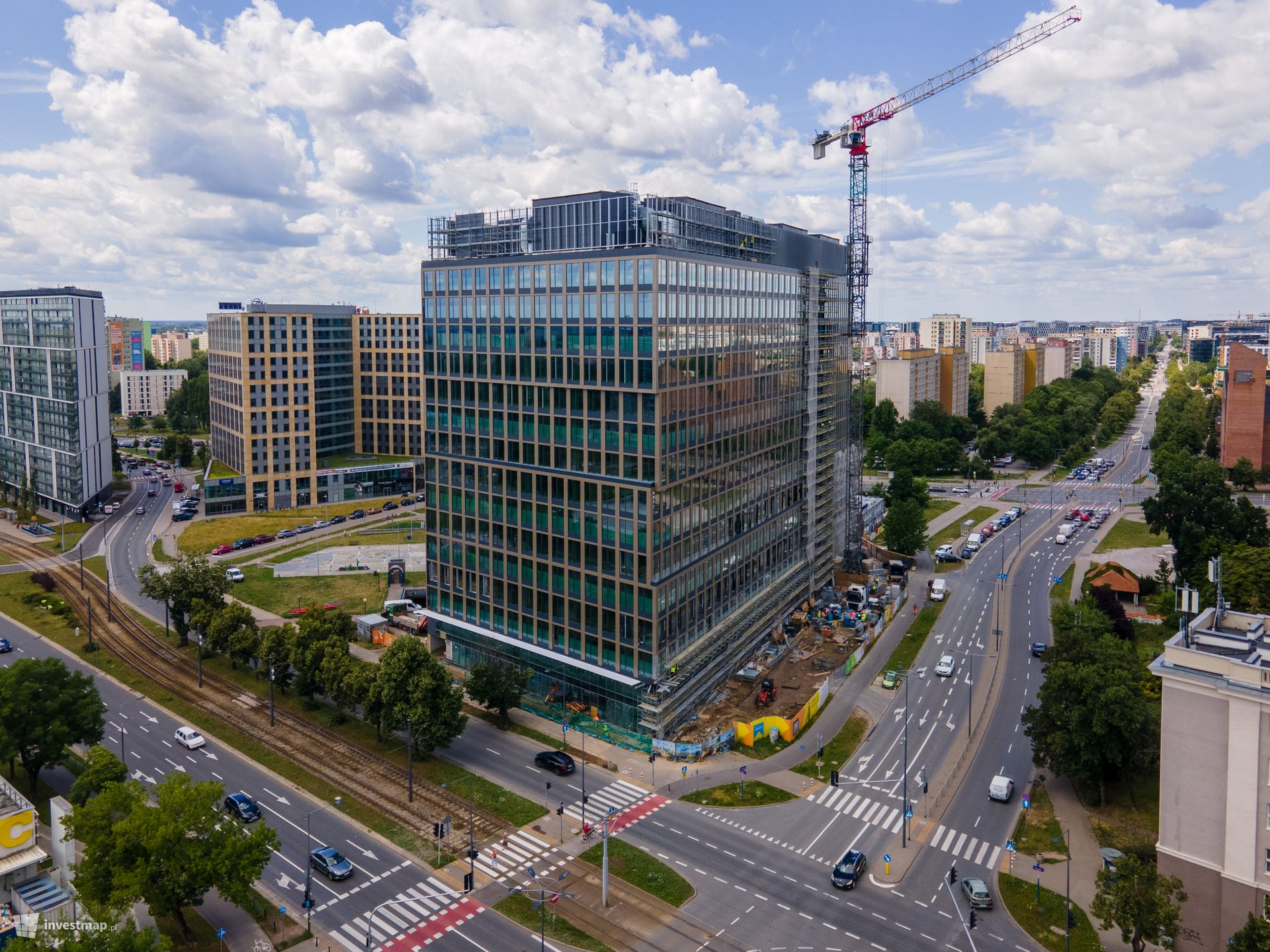 Przy ulicy Puławskiej w Warszawie dobiega końca budowa biurowca P180 