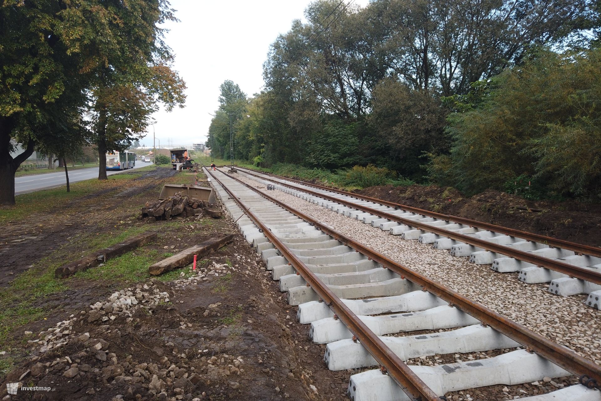 W Krakowie trwają prace przy przebudowie torowiska tramwajowego i ulicy Kocmyrzowskiej 