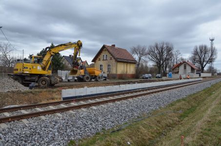 Na trasie Wrocław – Świdnica trwa budowa nowego przystanku kolejowego [ZDJĘCIA]