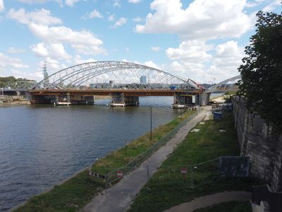 W Krakowie postępują prace na budowie nowego mostu przez Wisłę [ZDJĘCIA]