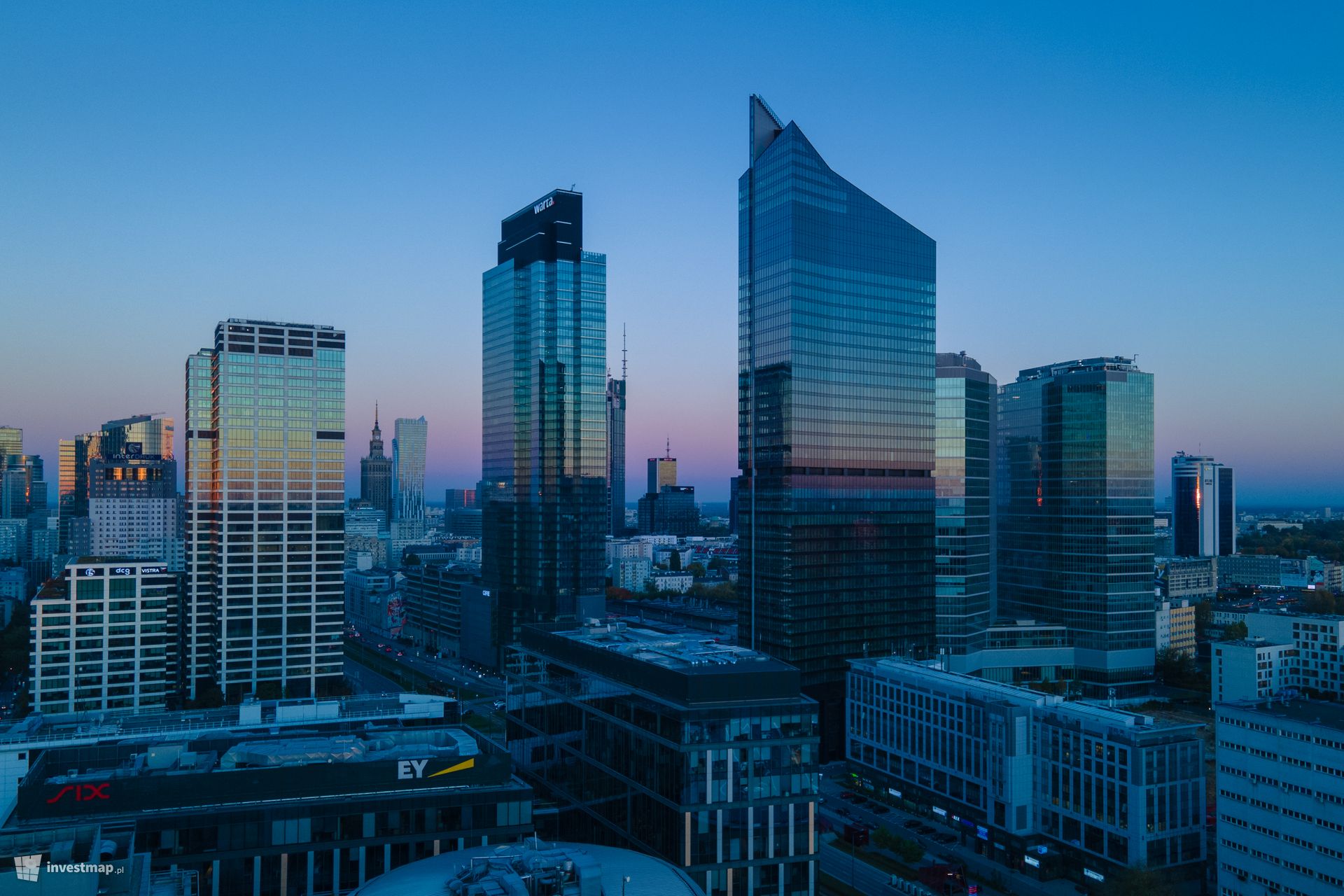 Warszawa – Atrakcyjność miasta i rynek biurowy w 2021 roku 
