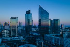 Warszawa – Atrakcyjność miasta i rynek biurowy w 2021 roku [RAPORT]