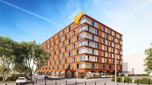 W centrum Wrocławia planowany jest nowy, duży hotel [WIZUALIZACJE]