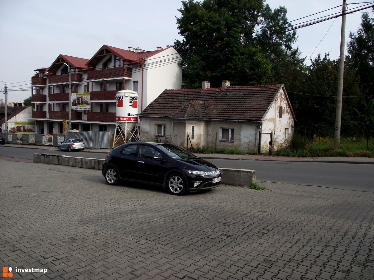 Zdjęcie [Kraków] Budynek Miszkalno - Usługowy "Dębowy Zakątek" ul. Trybuny Ludów fot. Damian Daraż 