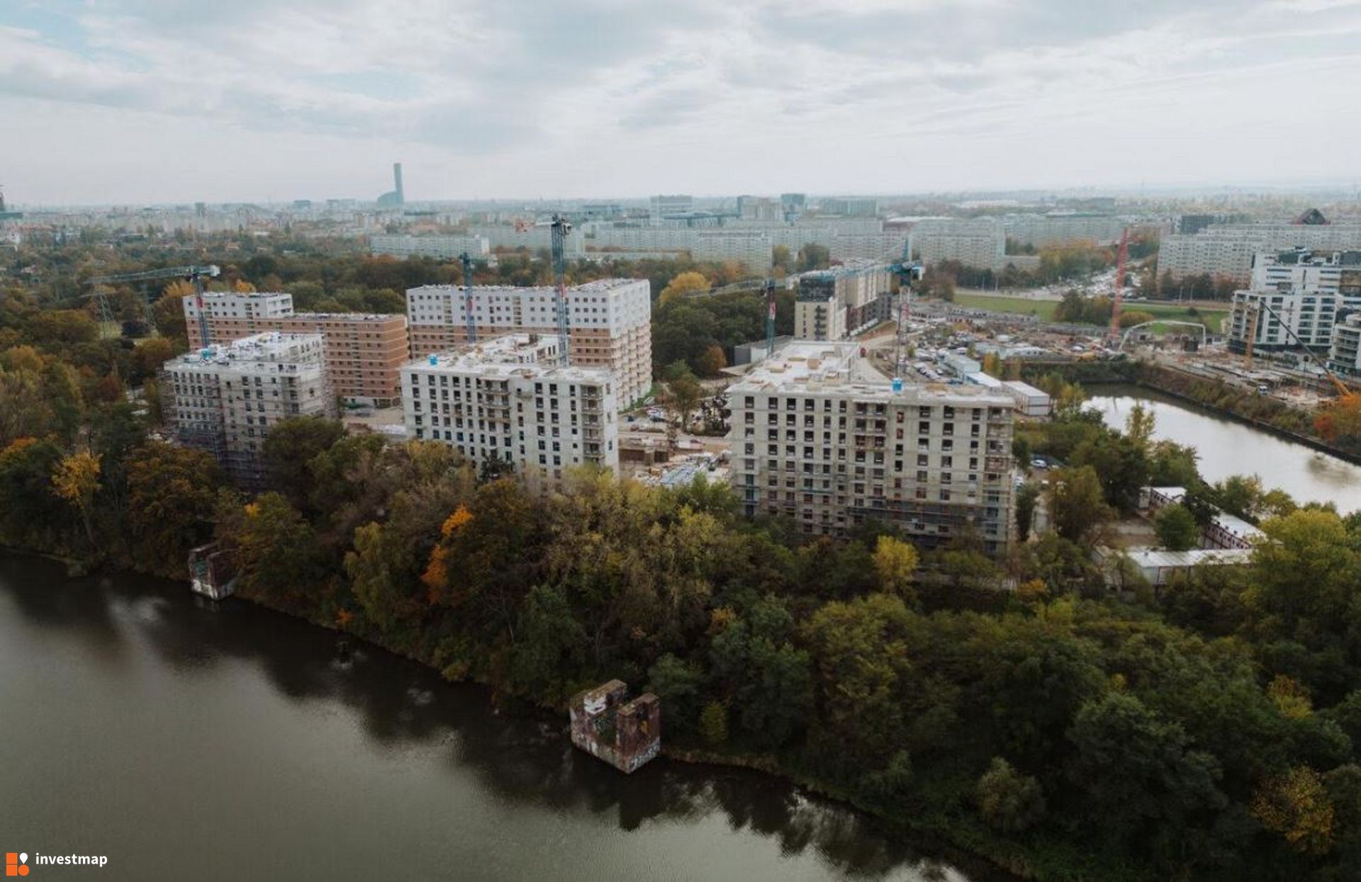 We Wrocławiu zawisła wiecha na budowie wielkiego osiedla PRS nad Odrą