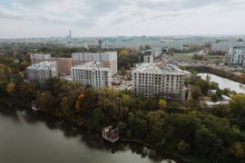 We Wrocławiu zawisła wiecha na budowie wielkiego osiedla PRS nad Odrą 