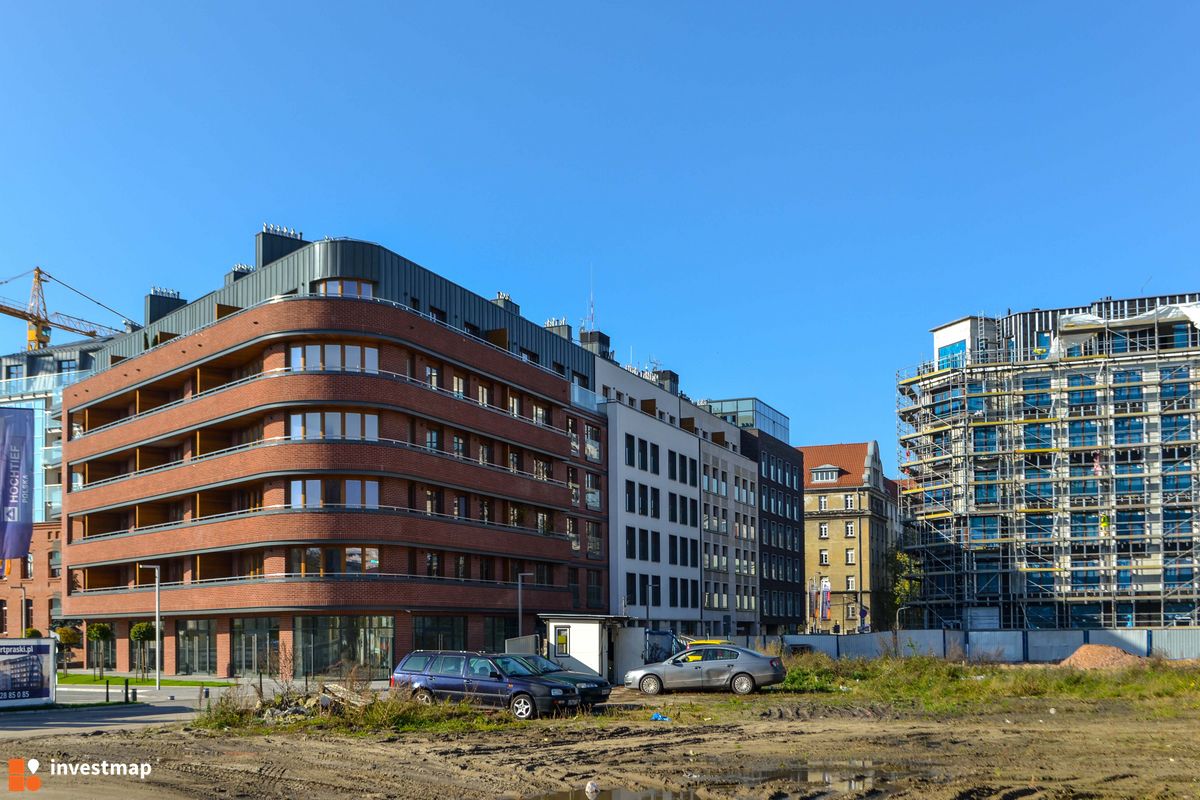 Zdjęcie Apartamentowce przy Krowiej 6 i Sierakowskiego 5 (Port Praski) fot. Jan Augustynowski