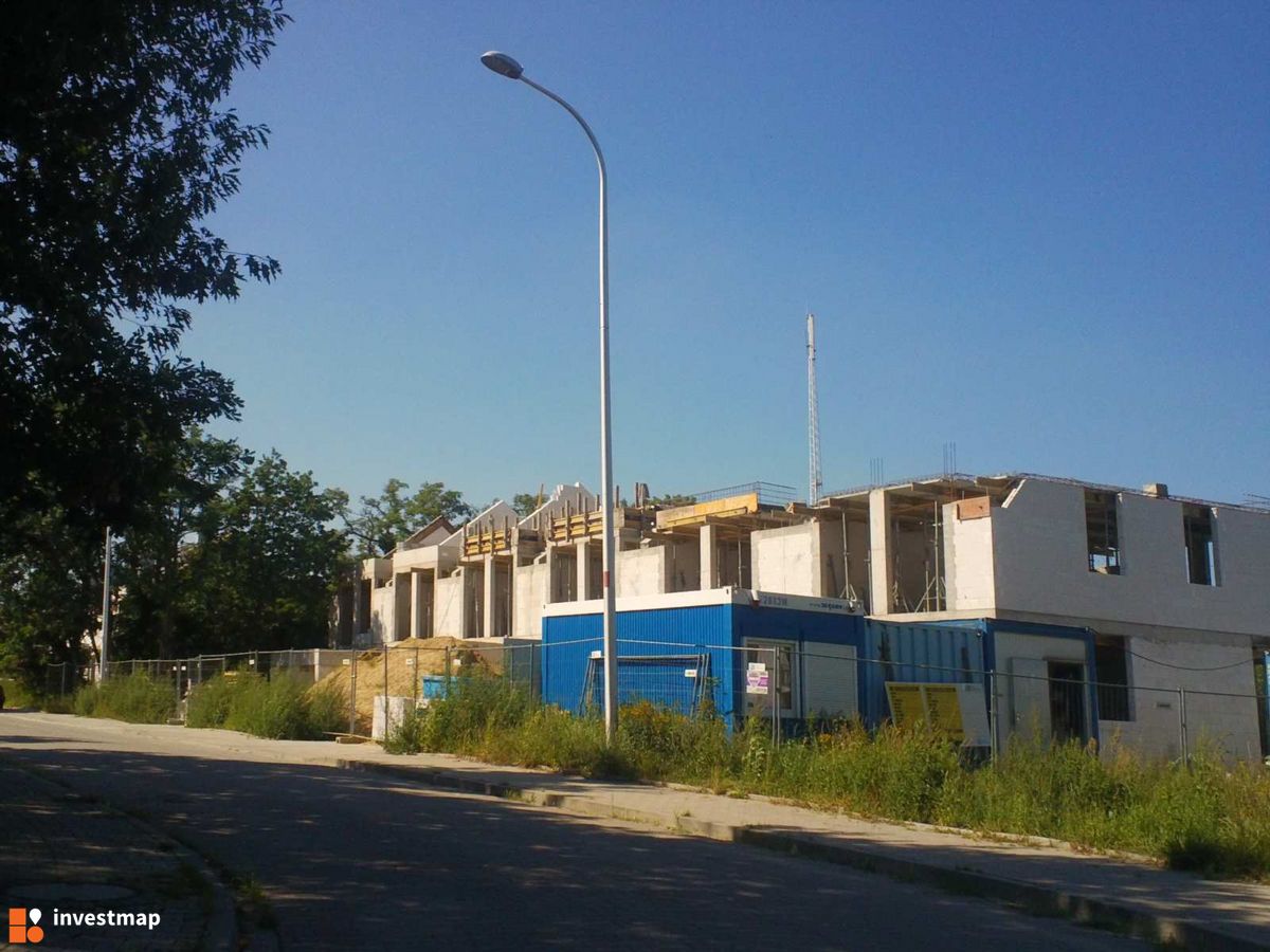 Zdjęcie [Wrocław] Osiedle domów jednorodzinnych na ul. Figowej (Stabłowice) fot. Orzech 