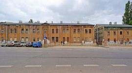 Zabytkowe famuły przy Wróblewskiego w Łodzi w remoncie. Te budynki są inne niż wszystkie [ZDJĘCIA]