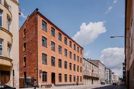 W zrewitalizowanym budynku dawnej tkalni Józefa Frenkla powstał aparthotel [ZDJĘCIA]