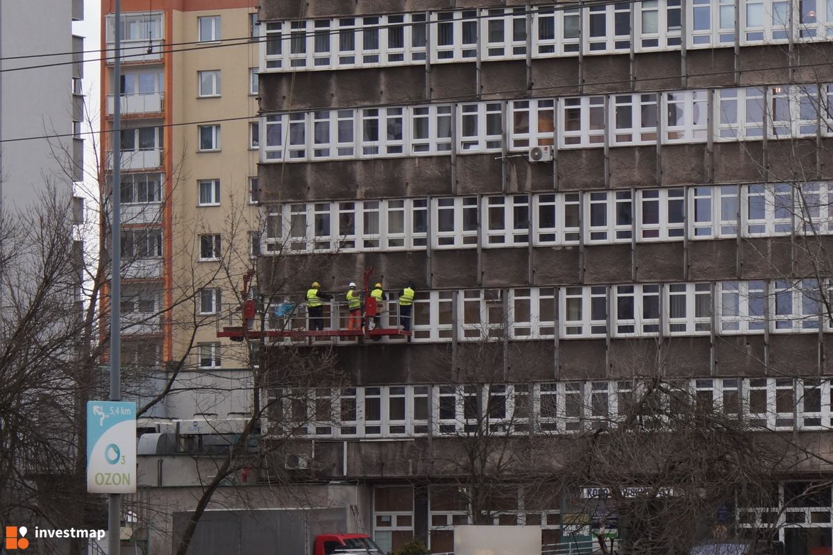 Zdjęcie [Kraków] Remont biurowca (żyletkowiec), al. Powstania Warszawskiego 10 fot. Damian Daraż 