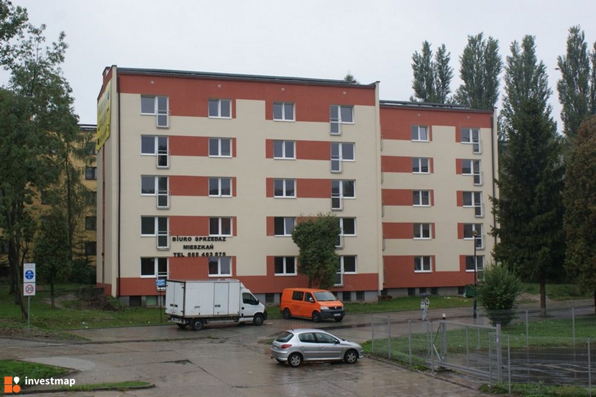 Zdjęcie [Kraków] Budynki Mieszkalne, os. Złotej Jesieni 9,10 fot. Damian Daraż 