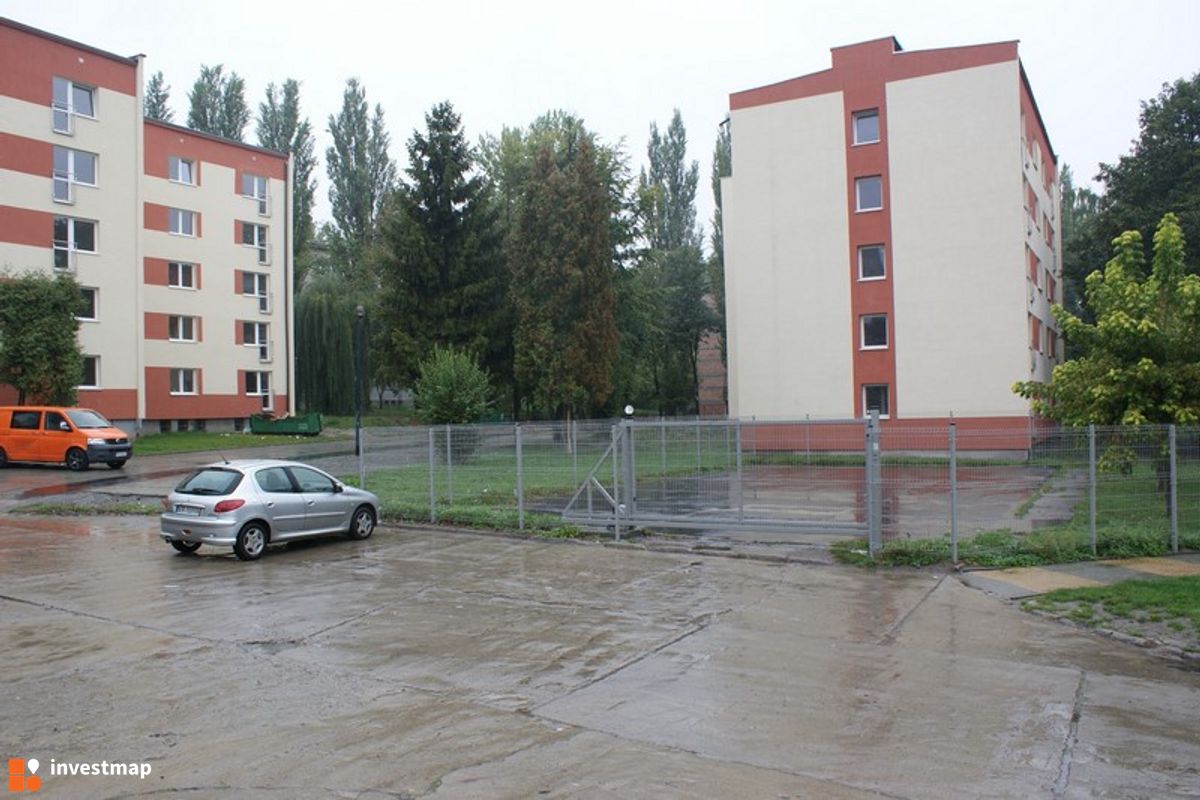 Zdjęcie [Kraków] Budynki Mieszkalne, os. Złotej Jesieni 9,10 fot. Damian Daraż 