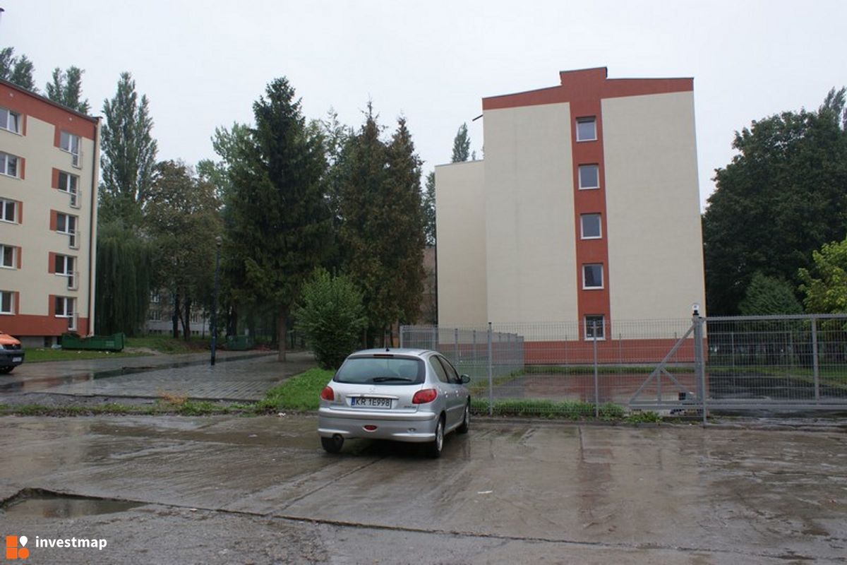 Zdjęcie [Kraków] Budynki Mieszkalne, os. Złotej Jesieni 9,10 fot. Damian Daraż 