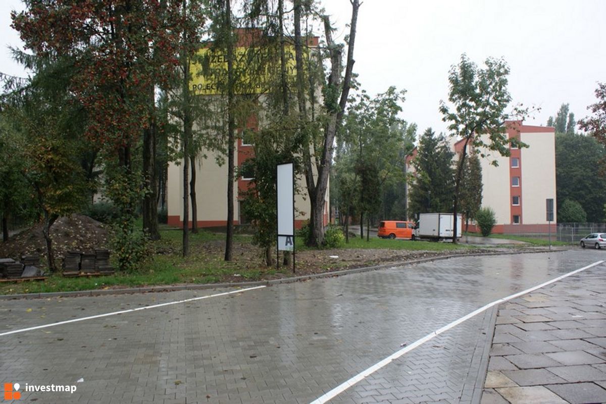 Zdjęcie [Kraków] Budynki Mieszkalne, os. Złotej Jesieni 9,10 fot. Damian Daraż 