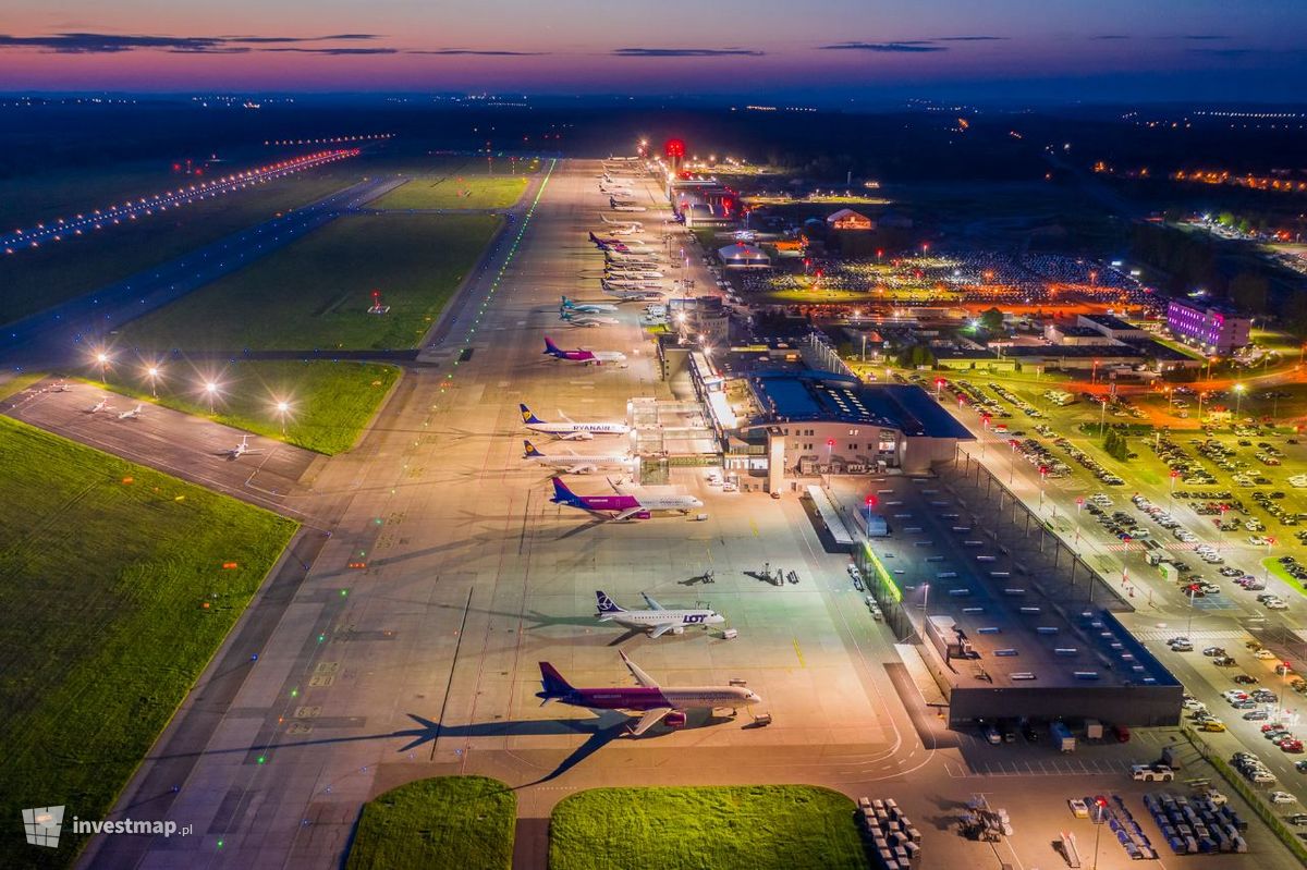 Zdjęcie [Pyrzowice] Port lotniczy w Katowice-Pyrzowice - inwestycje i nowe połączenia lotnicze fot. Orzech 