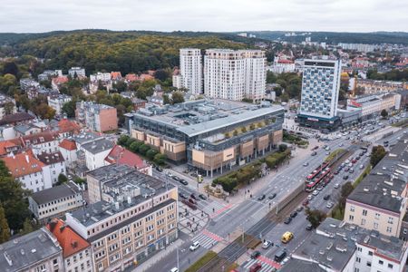 Jaka przyszłość czeka znane, kultowe centrum handlowe Manhattan w Gdańsku? [FILM+ZDJĘCIA]