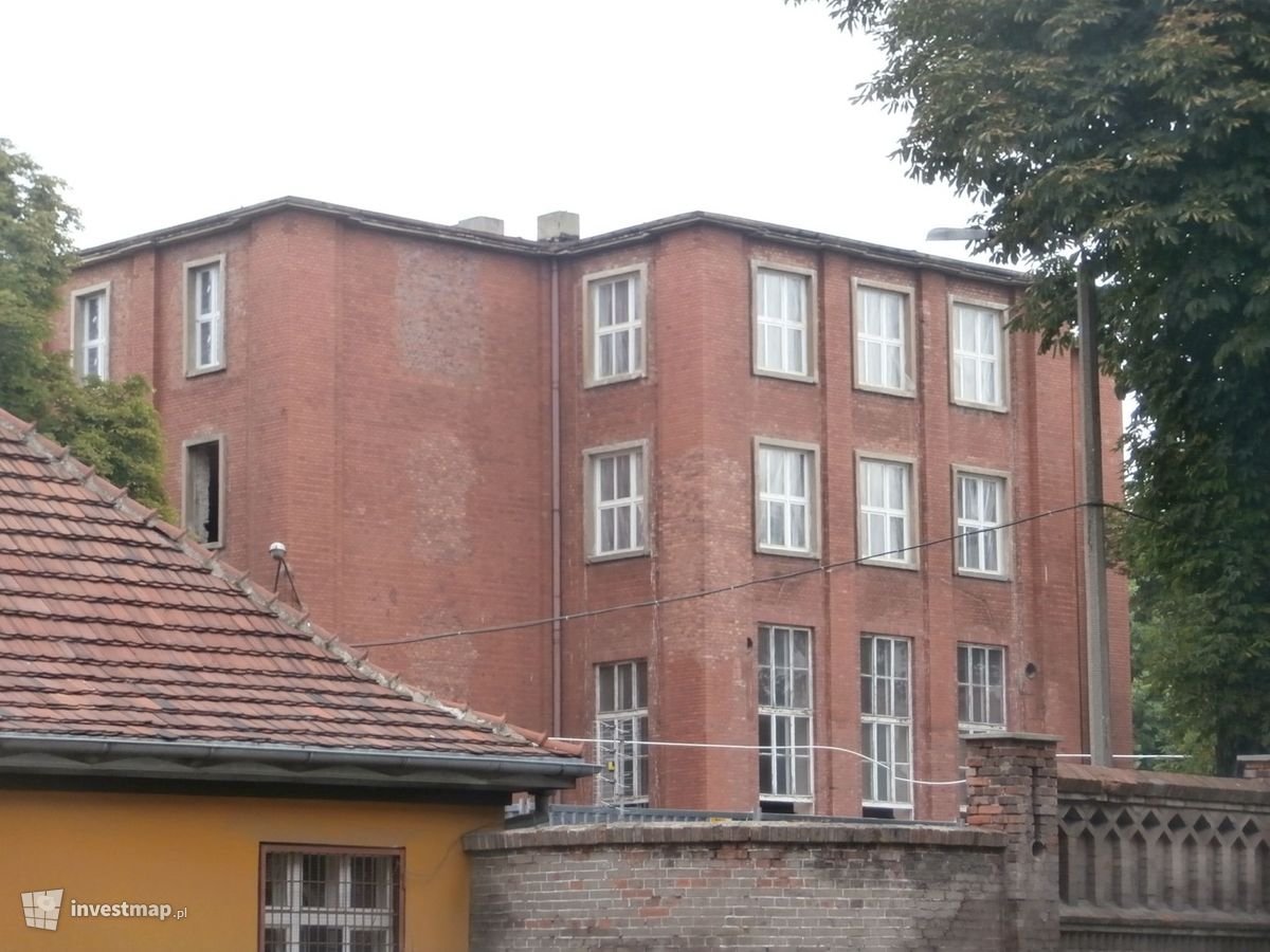 Zdjęcie [Wrocław] Kompleks koszarowy, ul. Hallera (remont) fot. Jan Augustynowski