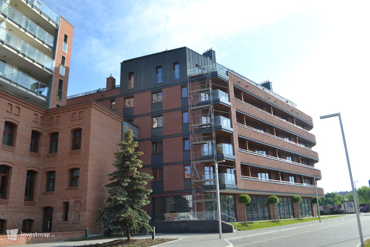 Zdjęcie Apartamentowce przy Krowiej 6 i Sierakowskiego 5 (Port Praski) fot. Jan Augustynowski