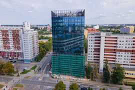W centrum Wrocławia dobiega końca budowa ponad 60-metrowego biurowca Artefakt [FILM + ZDJĘCIA]