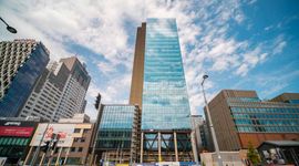 Kolejny ponad 100-metrowy wieżowiec w Warszawie gotowy [FILM+ZDJĘCIA]