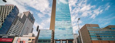 Kolejny ponad 100-metrowy wieżowiec w Warszawie gotowy [FILM+ZDJĘCIA]