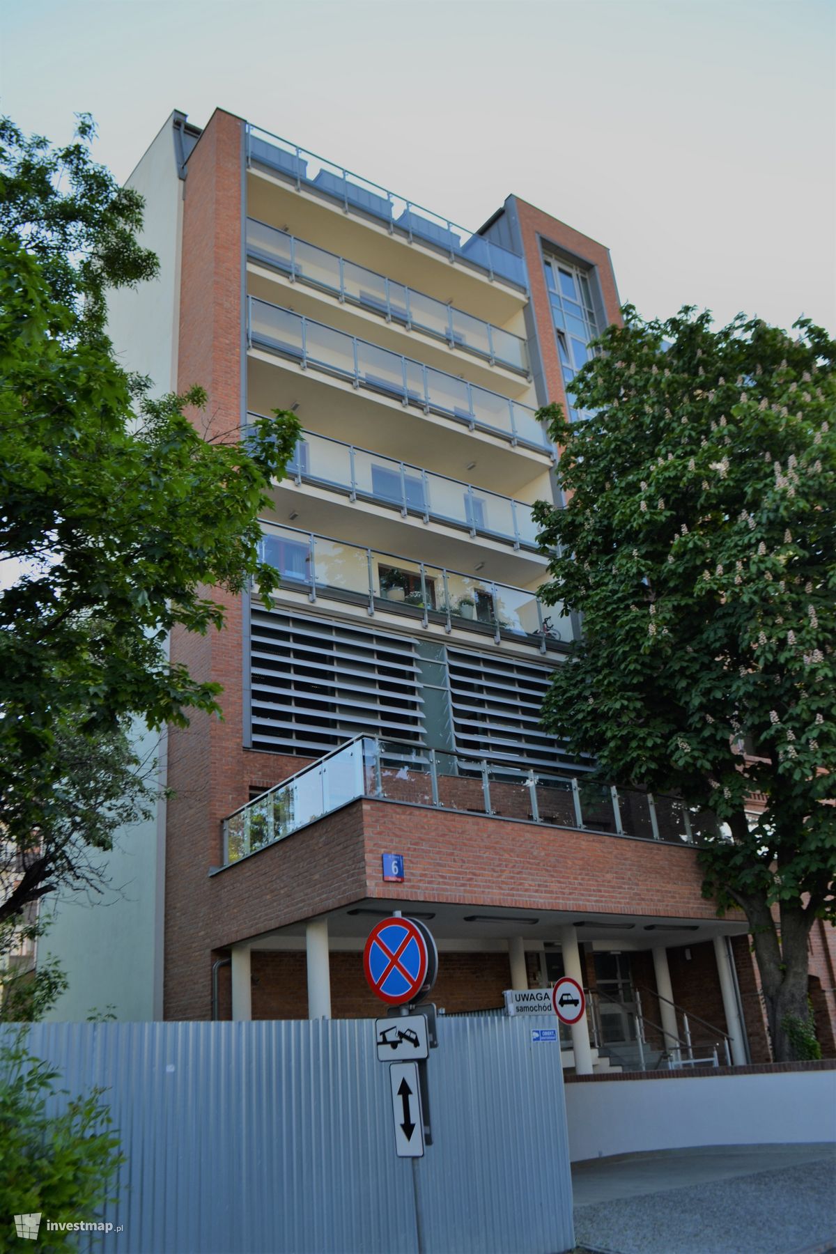 Zdjęcie Apartamentowce przy Krowiej 6 i Sierakowskiego 5 (Port Praski) fot. Jan Augustynowski