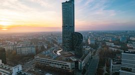 Wrocławski Sky Tower z nowymi umowami najmu części biurowej