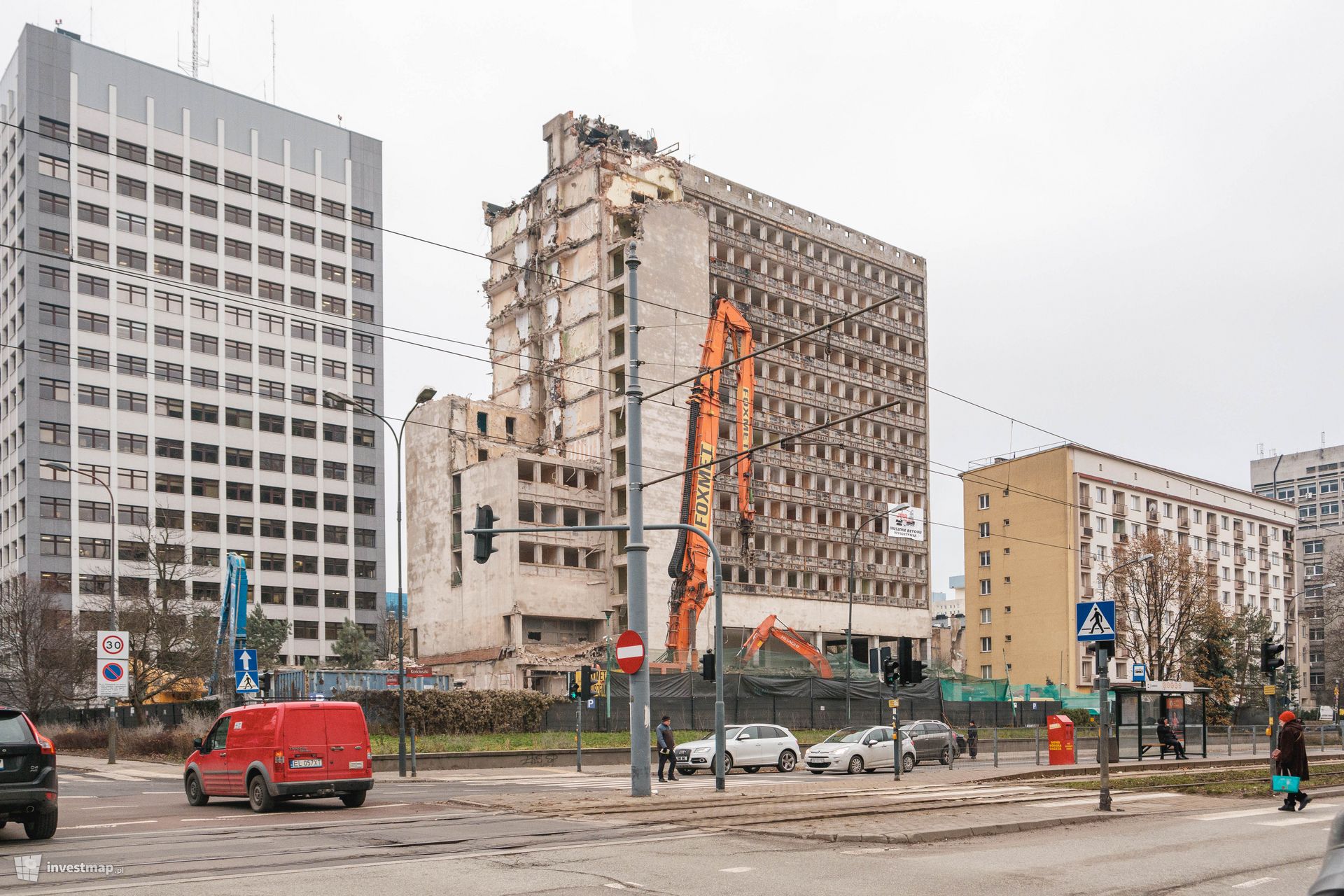 W centrum Łodzi trwa wyburzanie hotelu Światowit 