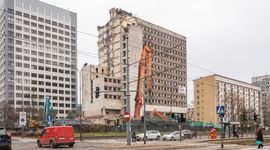 W centrum Łodzi trwa wyburzanie hotelu Światowit [FILM+ZDJĘCIA]