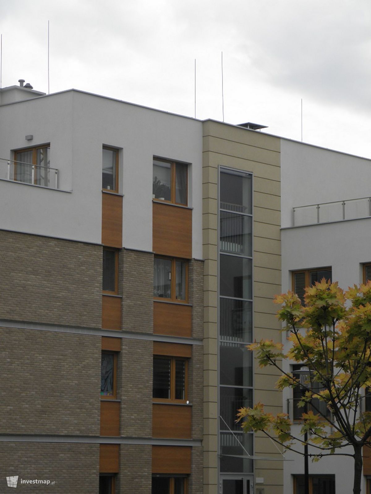 Zdjęcie [Poznań] Budynki mieszkaniowe z lokalami użytkowymi, ul. Księżycowa fot. PieEetrek 
