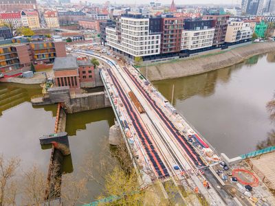 W centrum Wrocławia trwa remont zabytkowych mostów Pomorskich [FILM + ZDJĘCIA]