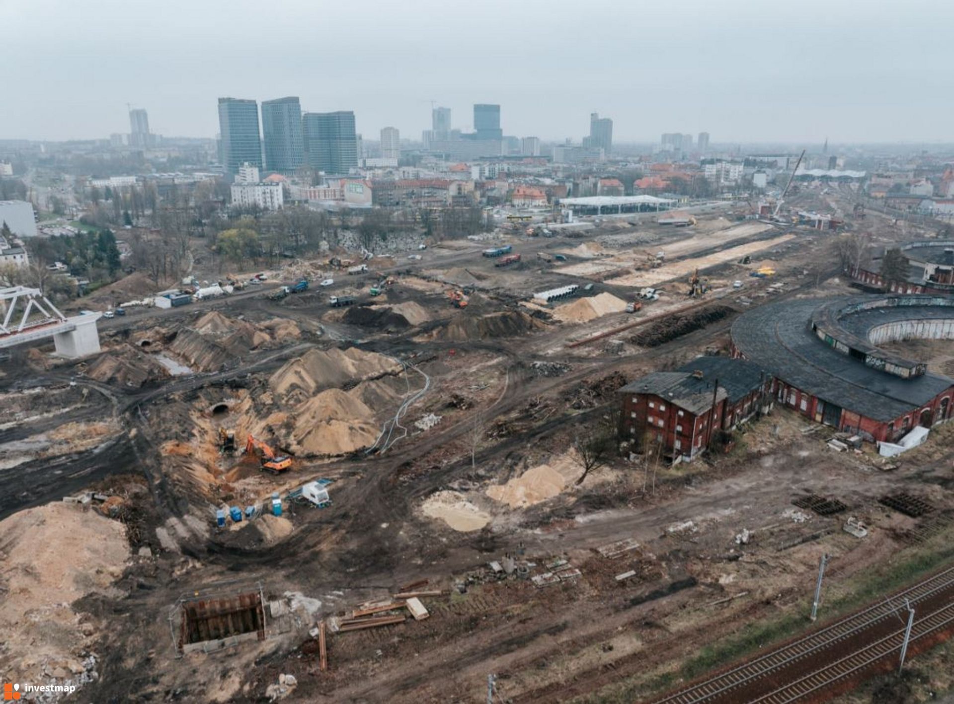 Ogromna inwestycja kolejowa w Katowicach. Plac budowy wielki jak 214 boisk piłkarskich 