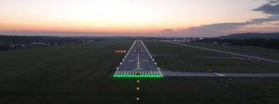 Kraków Airport z nowym oświetleniem nawigacyjnym drogi startowej. Starania o certyfikację lotniska do CAT II