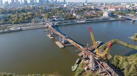 W centrum Warszawy trwa budowa nowego mostu pieszo-rowerowego przez Wisłę [FILM+WIZUALIZACJE]