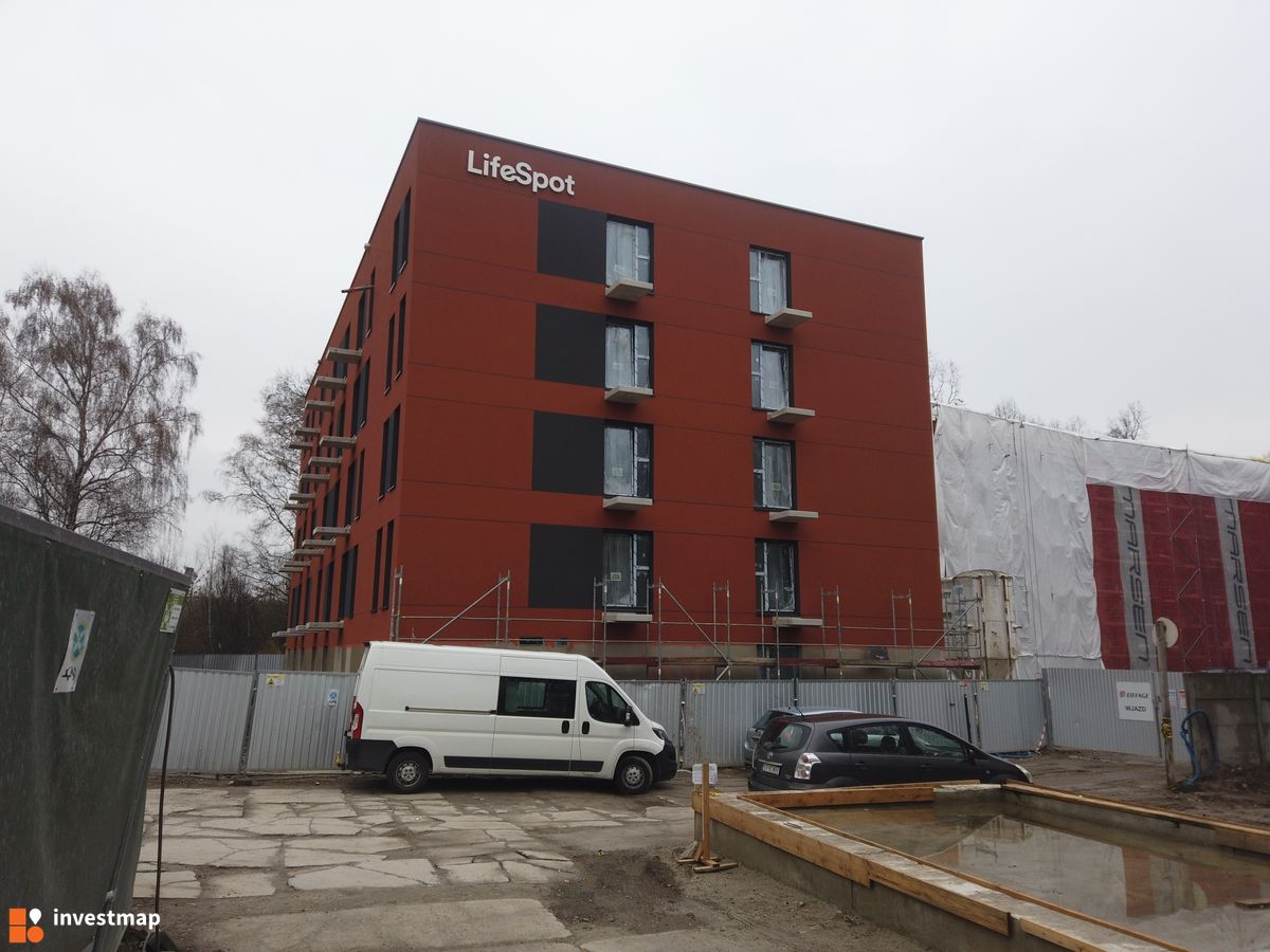 Zdjęcie Al. Pokoju 64 fot. Damian Daraż 