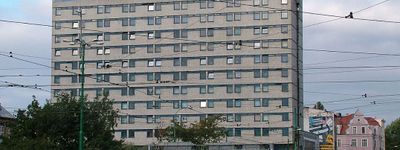 Co dalej z wielkim remontem i nadbudową o cztery dodatkowe kondygnacje kultowego akademika w centrum Poznania? [WIZUALIZACJE]