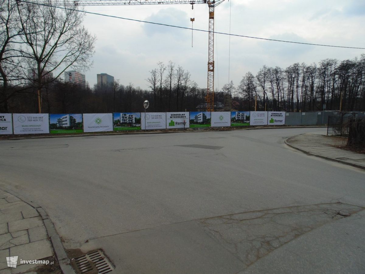 Zdjęcie [Kraków] Budynek Mieszkalny, ul. Facimiech fot. Damian Daraż 