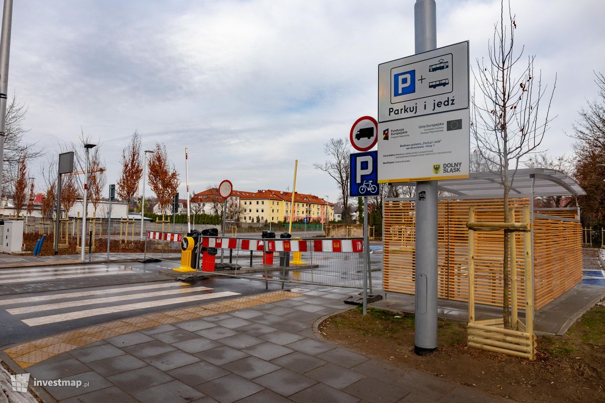 Zdjęcie [Warszawa] Parking systemu Park & Ride Opolska fot. Jakub Zazula
