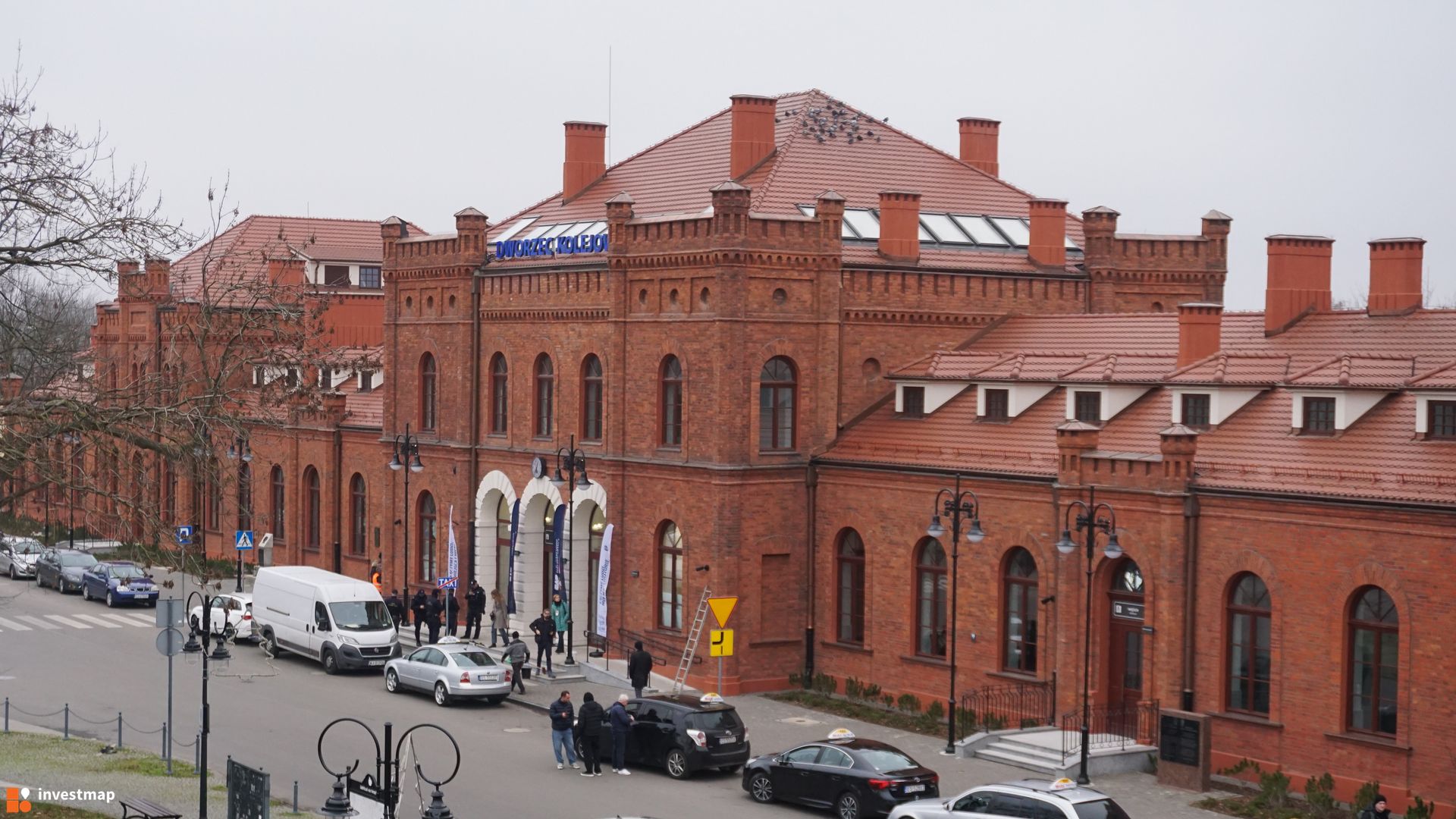 Zabytkowy dworzec kolejowy w Skierniewicach już po modernizacji