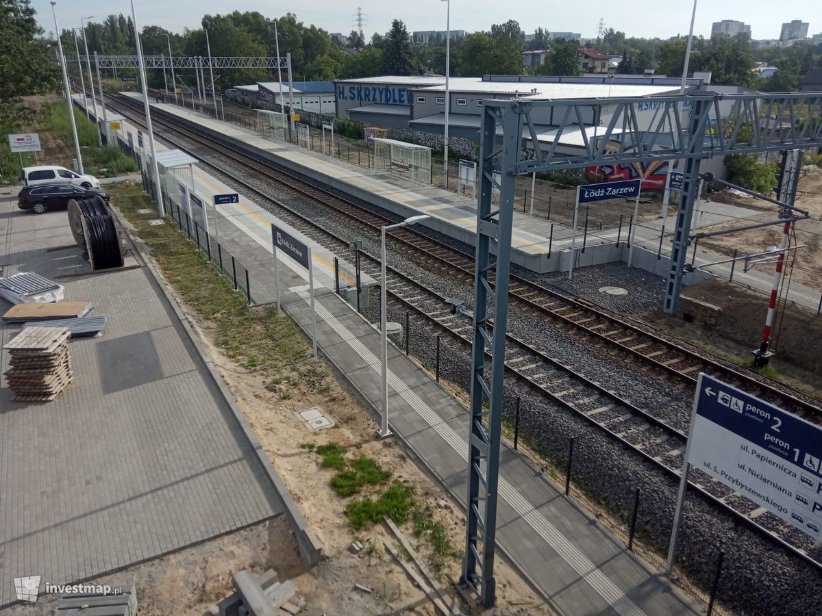 Zdjęcie Przystanek kolejowy Łódź Zarzew fot. Orzech 